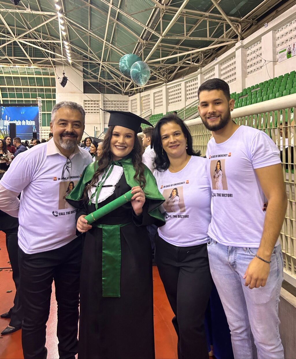 Marina entre os pais, Ricardo e Luciana e o irmão Pedro