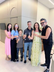 Tim tim com Cecília. Ana Luiza, Pedro, Paulo Azevedo, Dra. Alessandra e Luiz Parreiras