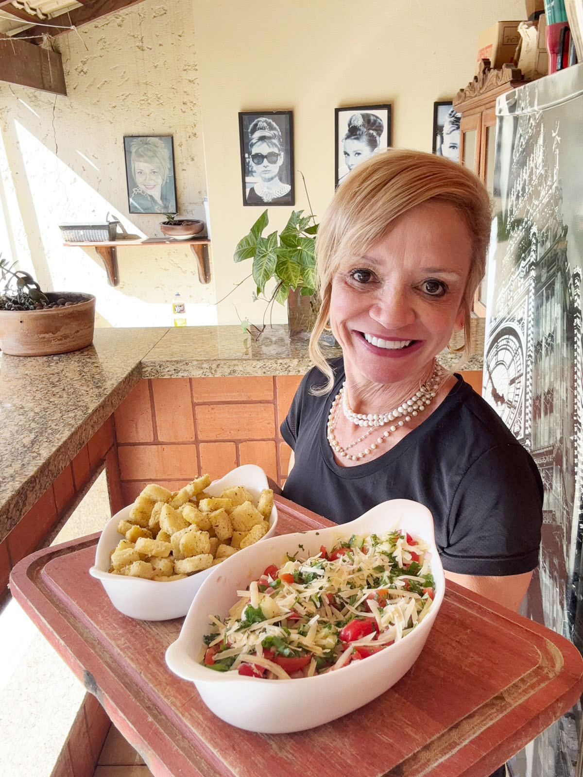Salada Mediterrânea com Croutons Crocantes
