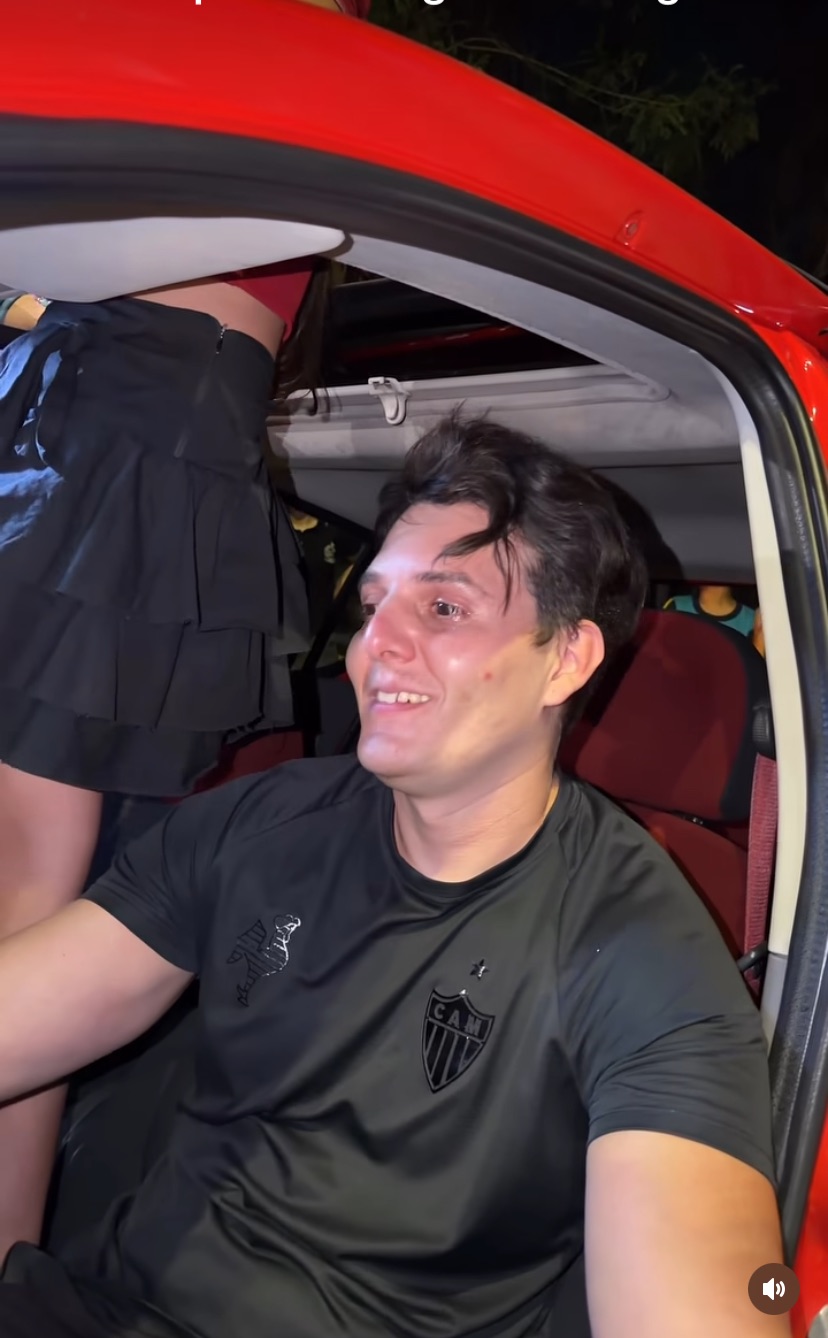 Motoboy que salvou menina do ataque de abelhas ganha carro novo e moto